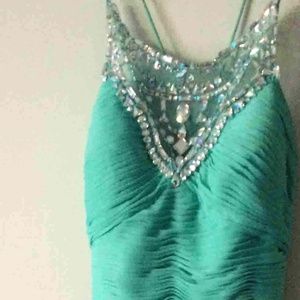 PROM DRESSS, WEDDING DRESS, OR ANY FORMAL DRESS-TU